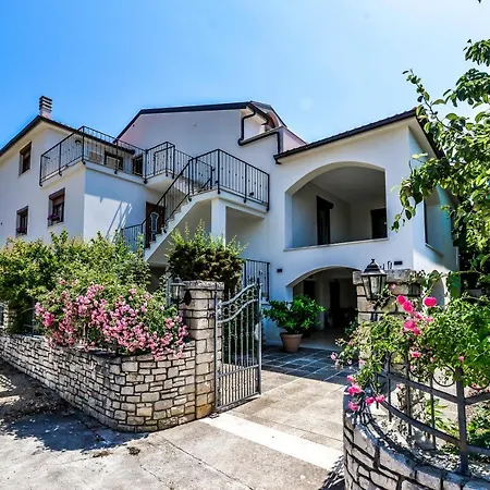 Πανσιόν Casa Istriana 3*